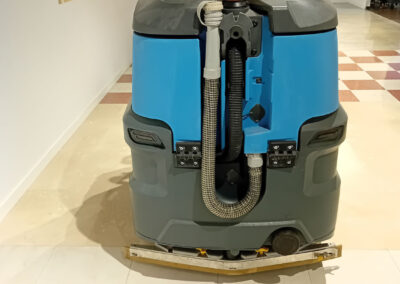 20250829 081935 400x284 - Maquinaria de ocasión de limpieza