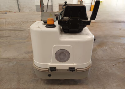 9dbdc5ea 1d07 49c1 affc f71f36a8f44a 400x284 - Maquinaria de ocasión de limpieza