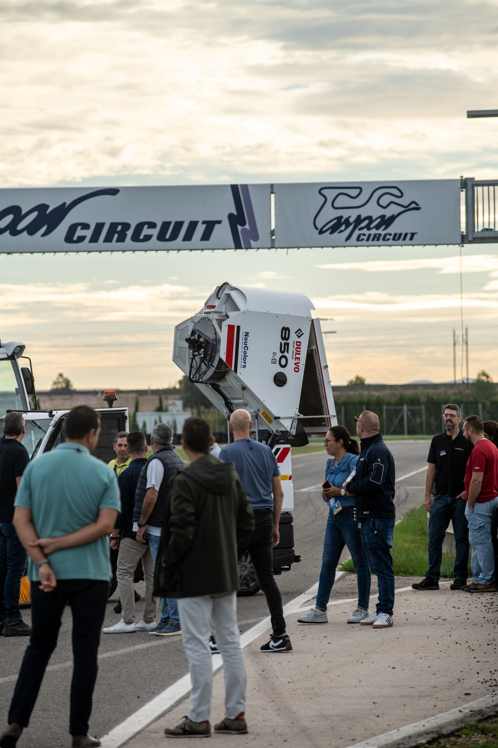 Barredoras industriales en el Circuito Martínez Aspar. Demostraciones, pruebas en pista y muchas ganas de compartir. CXK00003 scaled - Barredoras industriales en el Circuito Martínez Aspar. Demostraciones, pruebas en pista y muchas ganas de compartir.