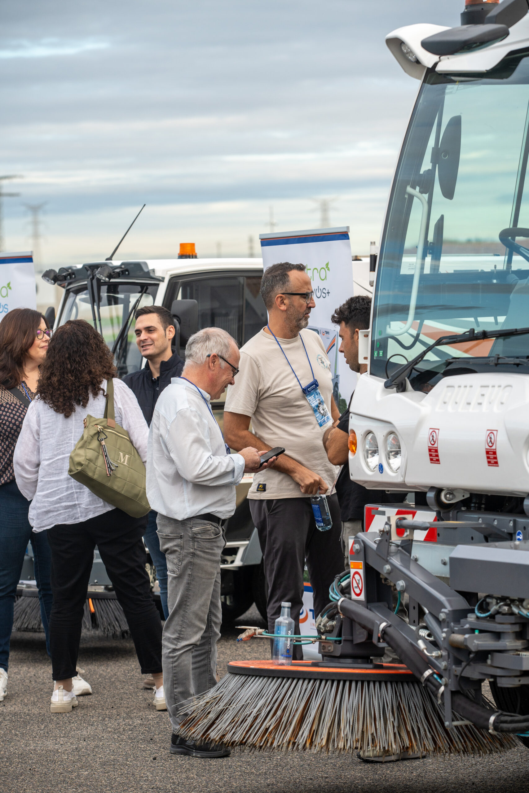 Barredoras industriales en el Circuito Martínez Aspar. Demostraciones, pruebas en pista y muchas ganas de compartir. CXK00046 scaled - Barredoras industriales en el Circuito Martínez Aspar. Demostraciones, pruebas en pista y muchas ganas de compartir.