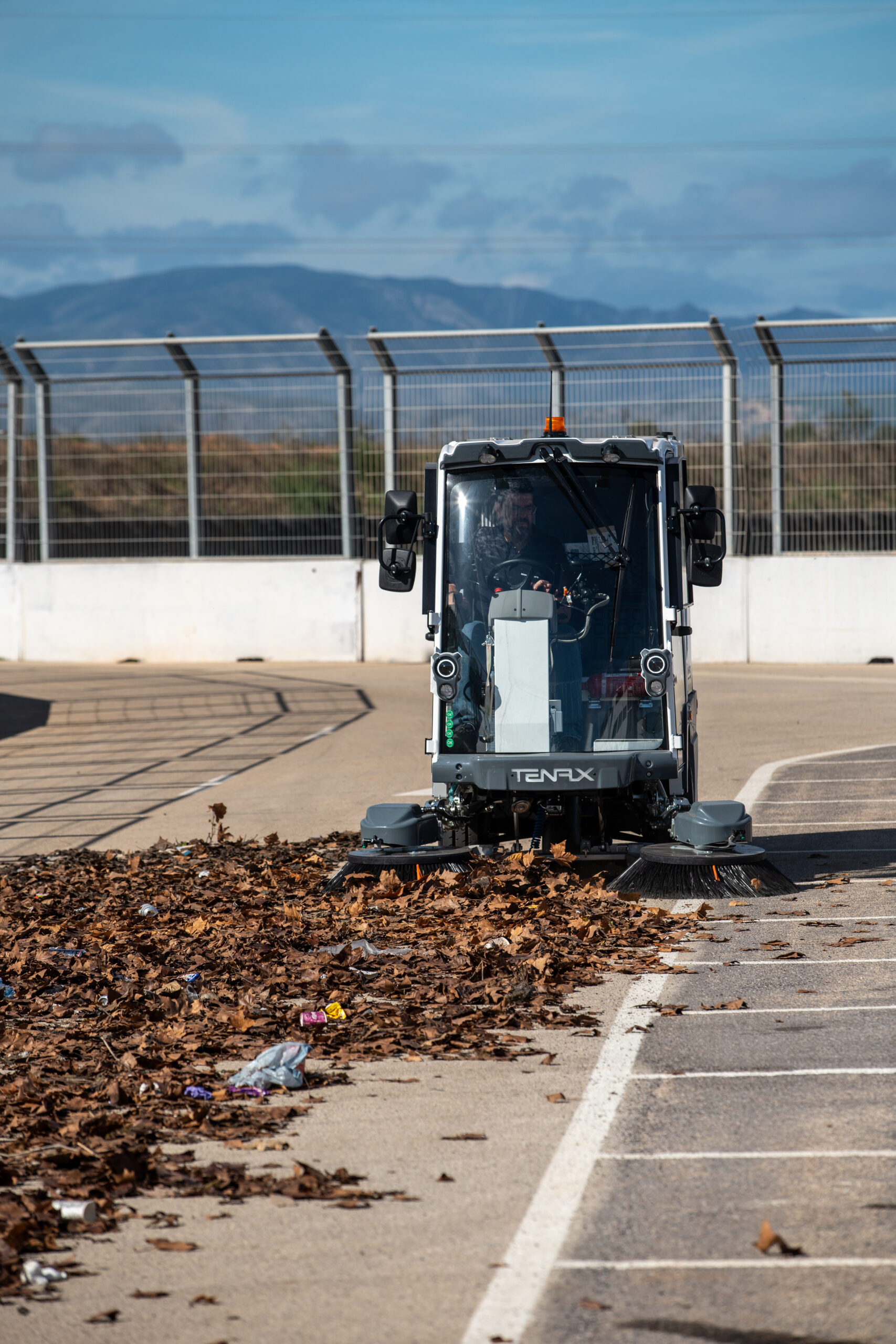 Barredoras industriales en el Circuito Martínez Aspar. Demostraciones, pruebas en pista y muchas ganas de compartir. CXK00116 scaled - Barredoras industriales en el Circuito Martínez Aspar. Demostraciones, pruebas en pista y muchas ganas de compartir.