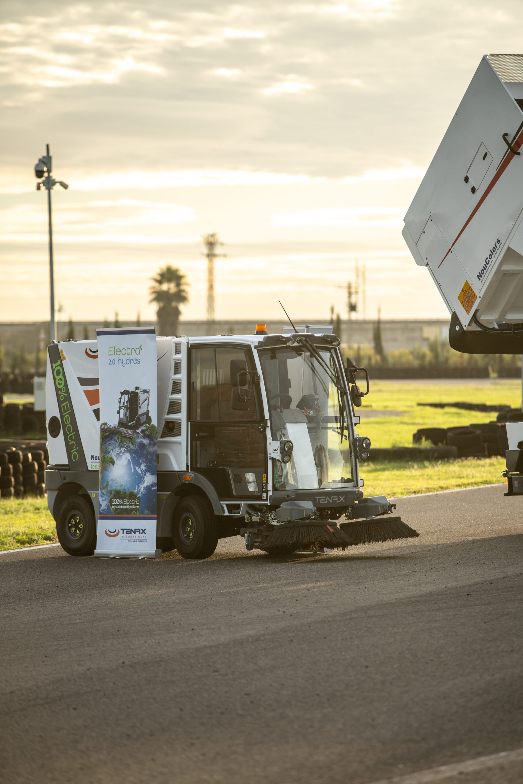 Barredoras industriales en el Circuito Martínez Aspar. Demostraciones, pruebas en pista y muchas ganas de compartir. CXK09763 scaled - Barredoras industriales en el Circuito Martínez Aspar. Demostraciones, pruebas en pista y muchas ganas de compartir.