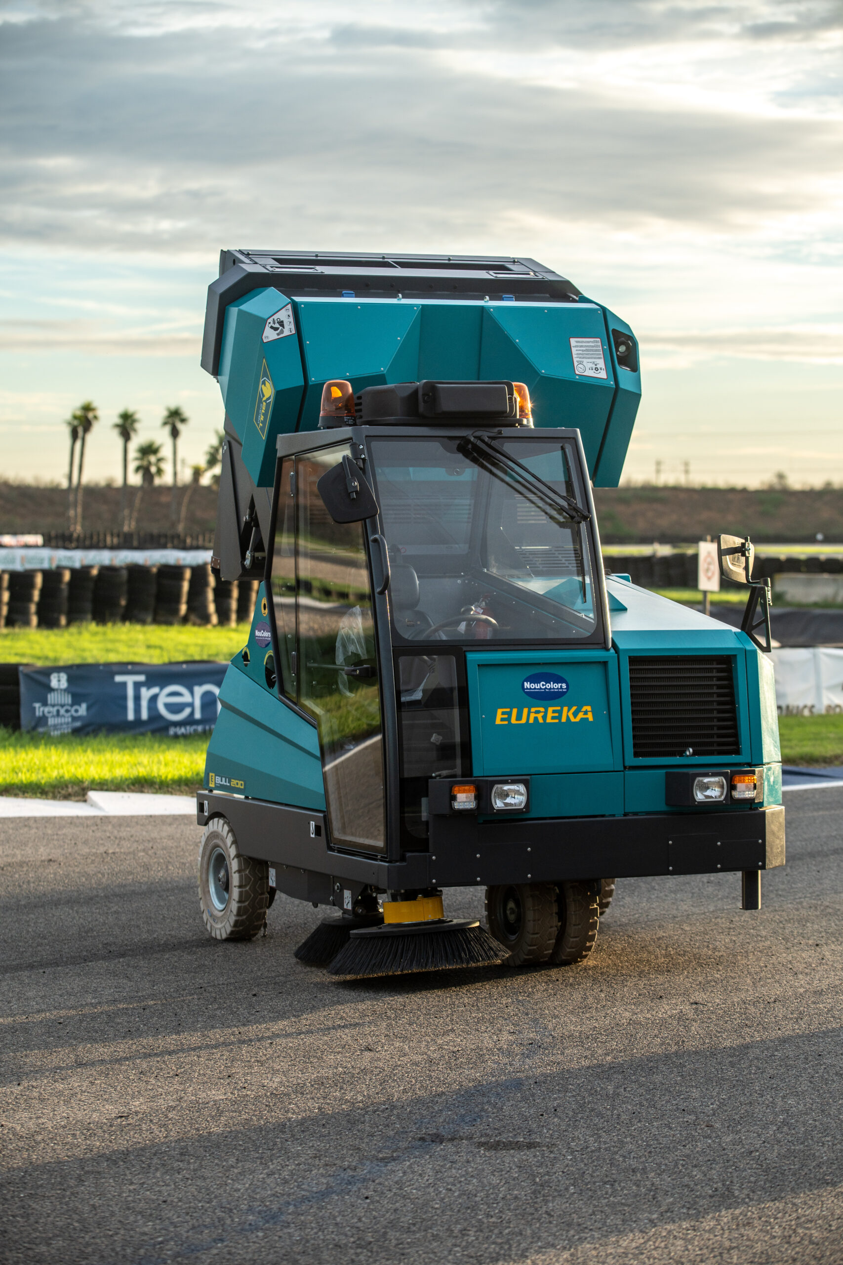 Barredoras industriales en el Circuito Martínez Aspar. Demostraciones, pruebas en pista y muchas ganas de compartir. CXK09765 scaled - Barredoras industriales en el Circuito Martínez Aspar. Demostraciones, pruebas en pista y muchas ganas de compartir.