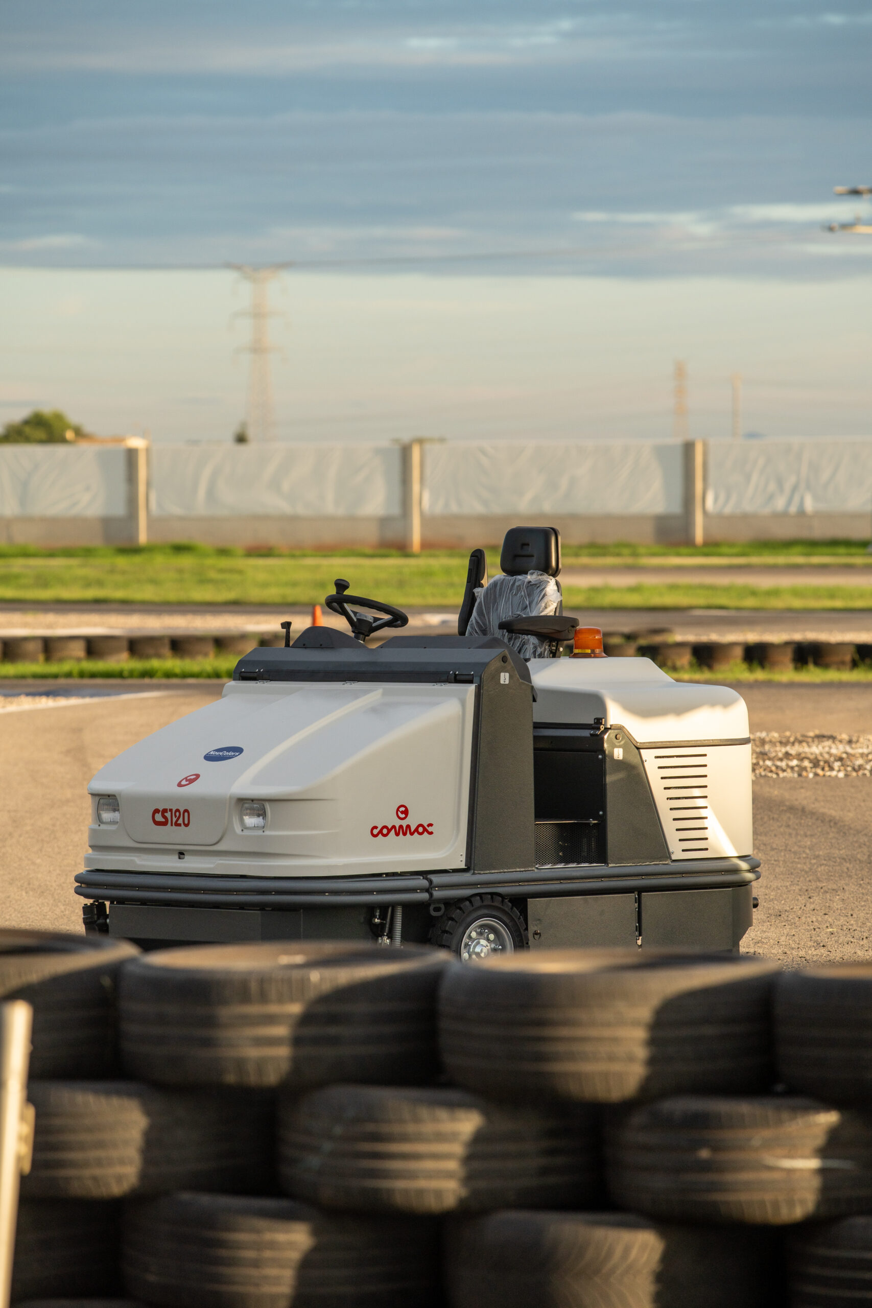 Barredoras industriales en el Circuito Martínez Aspar. Demostraciones, pruebas en pista y muchas ganas de compartir. CXK09778 scaled - Barredoras industriales en el Circuito Martínez Aspar. Demostraciones, pruebas en pista y muchas ganas de compartir.
