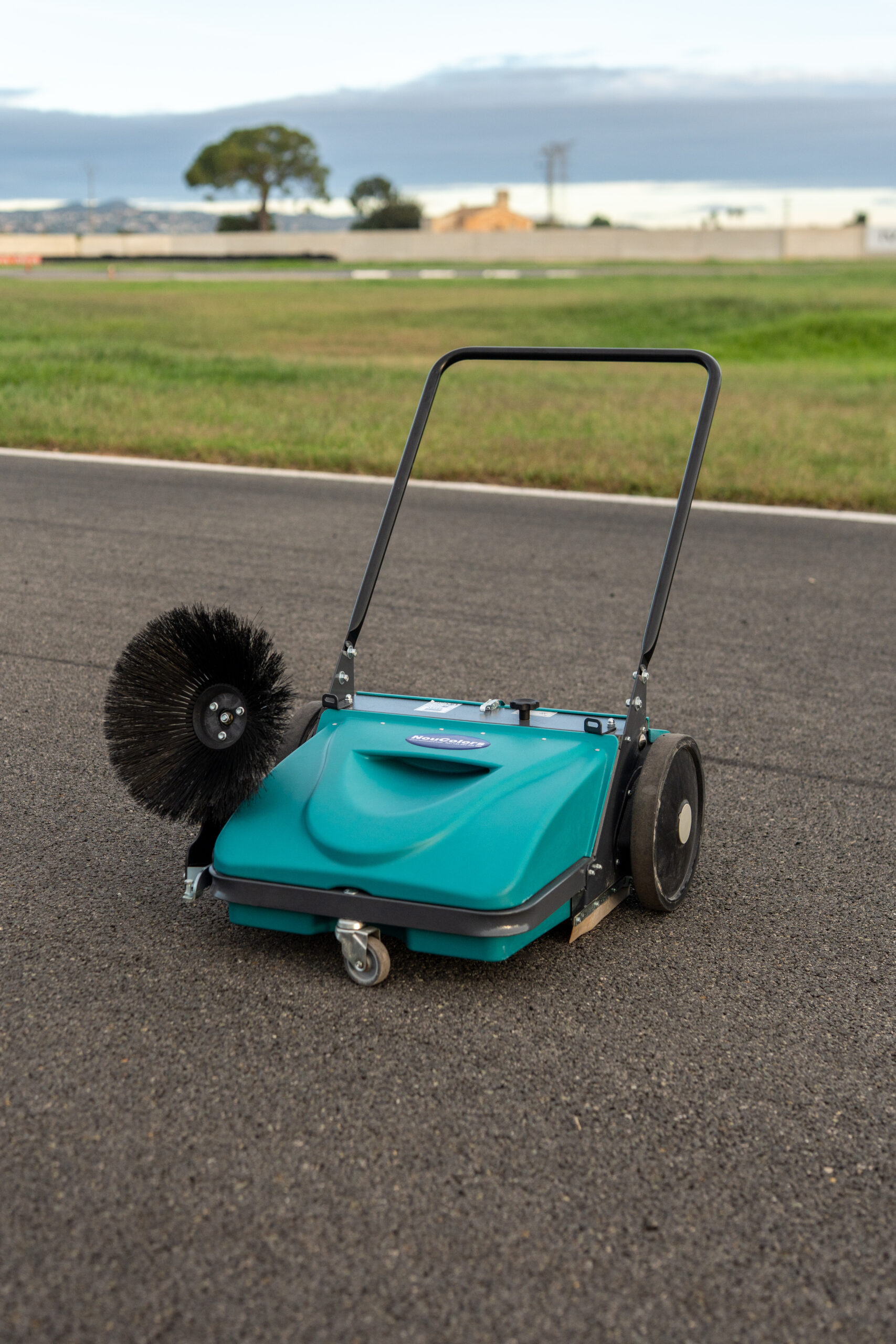 Barredoras industriales en el Circuito Martínez Aspar. Demostraciones, pruebas en pista y muchas ganas de compartir. CXK09883 scaled - Barredoras industriales en el Circuito Martínez Aspar. Demostraciones, pruebas en pista y muchas ganas de compartir.