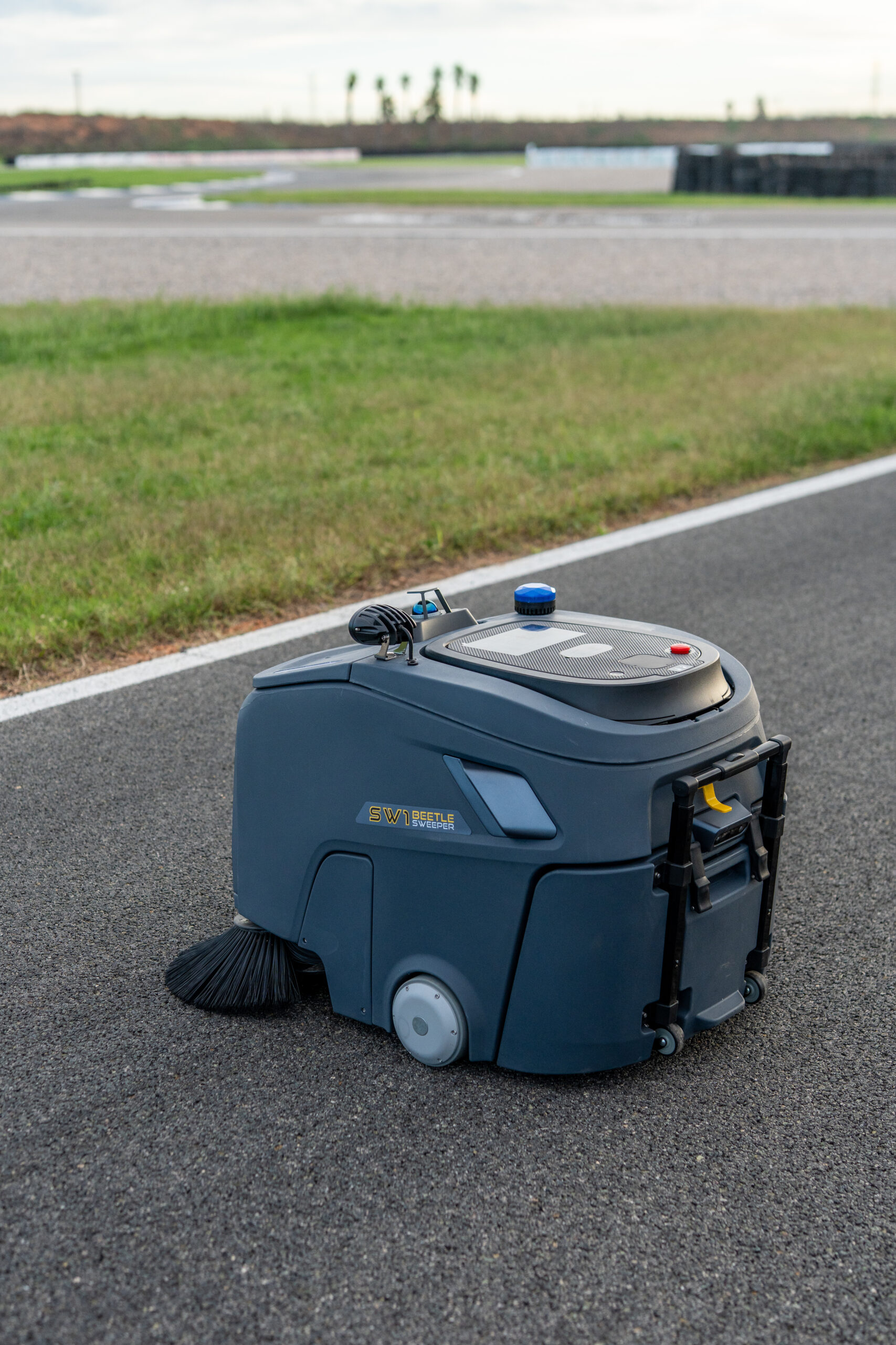 Barredoras industriales en el Circuito Martínez Aspar. Demostraciones, pruebas en pista y muchas ganas de compartir. CXK09884 scaled - Barredoras industriales en el Circuito Martínez Aspar. Demostraciones, pruebas en pista y muchas ganas de compartir.