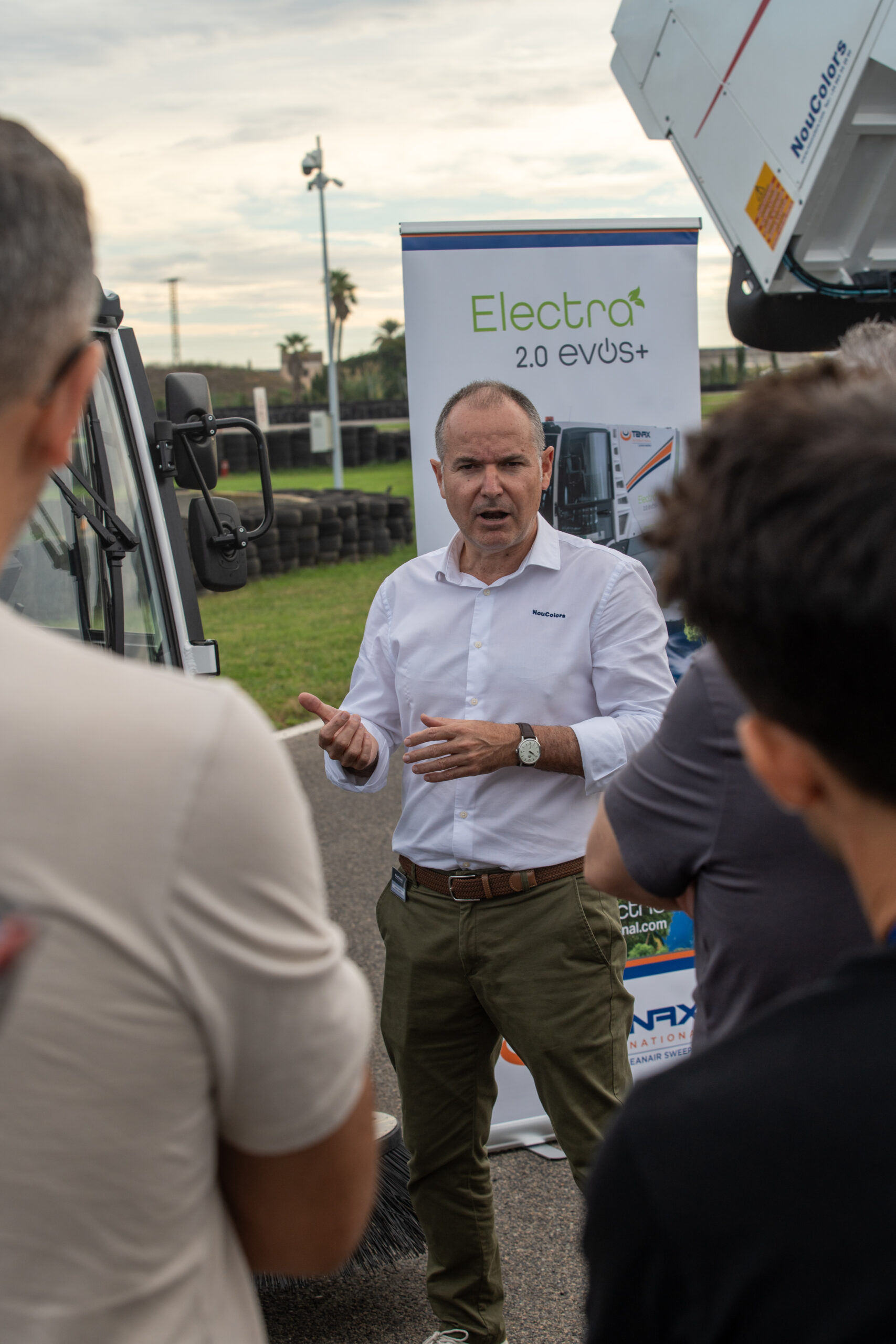 Barredoras industriales en el Circuito Martínez Aspar. Demostraciones, pruebas en pista y muchas ganas de compartir. CXK09987 scaled - Barredoras industriales en el Circuito Martínez Aspar. Demostraciones, pruebas en pista y muchas ganas de compartir.