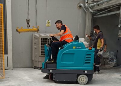 IMG 20250718 WA0005 1 400x284 - Limpieza industrial en almacenes de producci&oacute;n: IJLINSA conf&iacute;a en Nou Colors