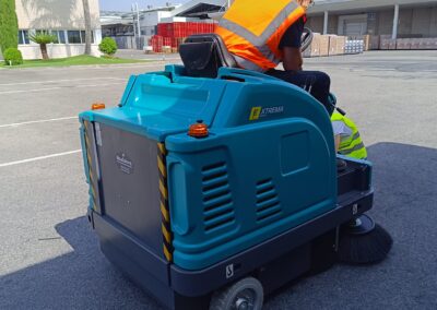 IMG 20250718 WA0008 1 400x284 - Limpieza industrial en almacenes de producci&oacute;n: IJLINSA conf&iacute;a en Nou Colors