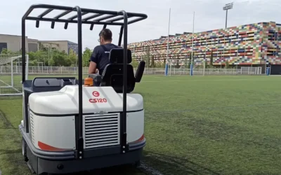 Mantenimiento eficiente para campos de fútbol de césped artificial
